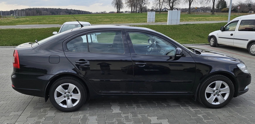 Skoda Octavia cena 26900 przebieg: 230000, rok produkcji 2010 z Wadowice małe 79